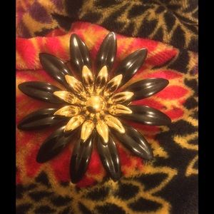 Sarah Coventry Vintage enamel Brooch pin