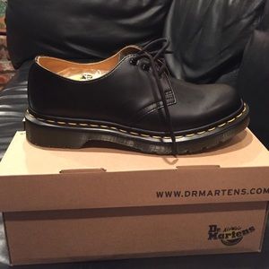 BRAND NEW Dr. Marten 1461 3-Eye Gibson Shoe