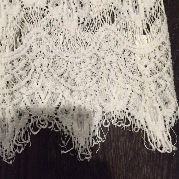 Cream lace crop top - Picture 3 of 4