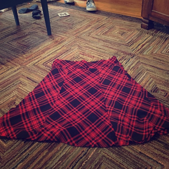 Flirty Plaid Mid-Length Skirt
