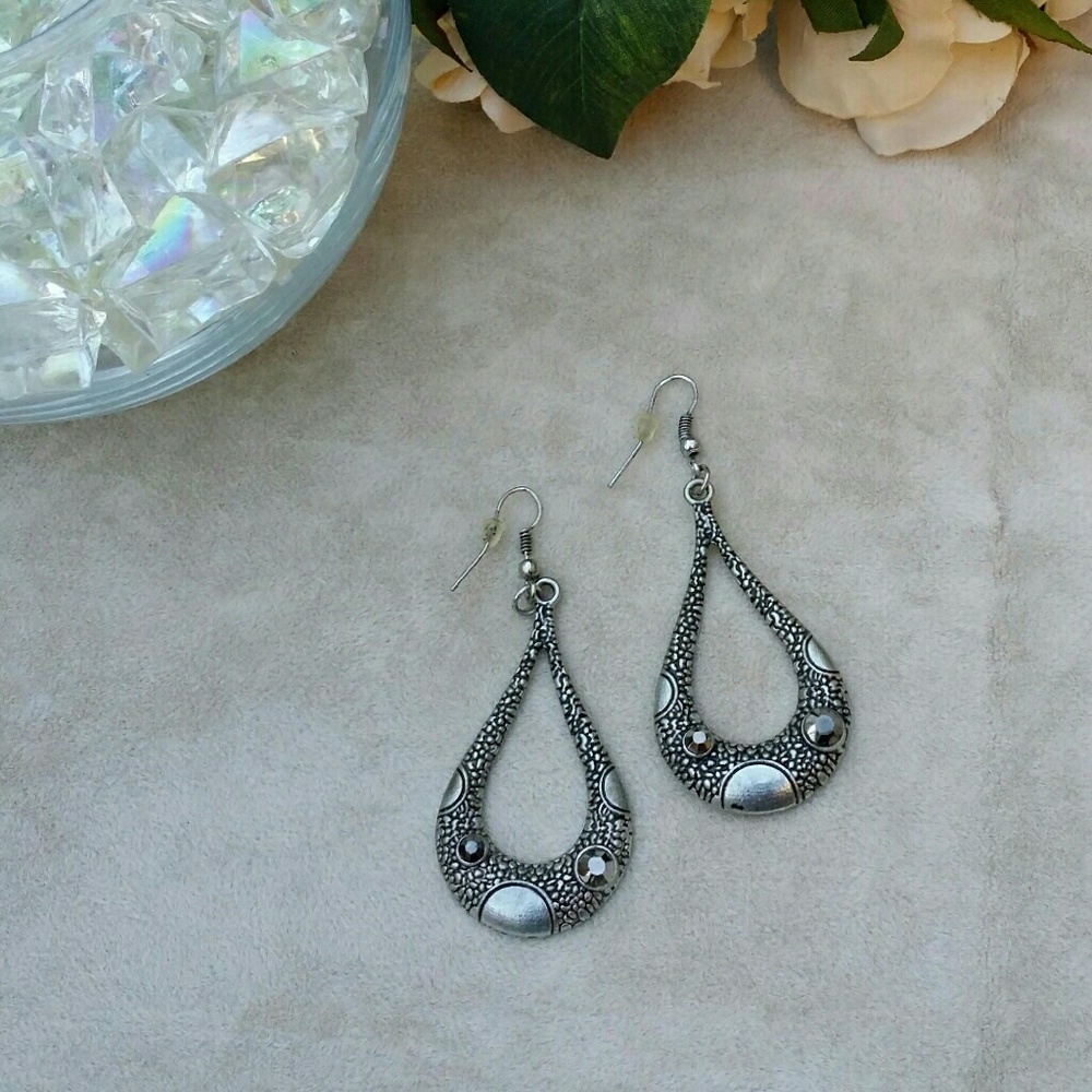 Gunmetal Tear Drop Dangle Rarrings w/ Rhinestones - Picture 2 of 4