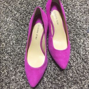 Bright pink kitten heel pumps