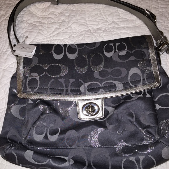 NWT COACH Purse - shoulder strap  Beautiful!