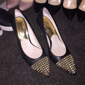 Michael kors studded pumps