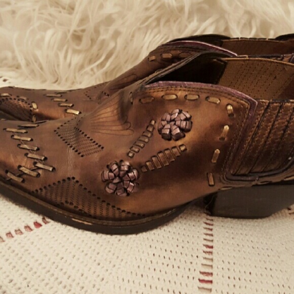 Reduced....Gorgeous detail on these  booty shoes
