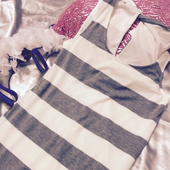 SOLD! Thyme and Honey MaXi Dress - Picture 4 of 4