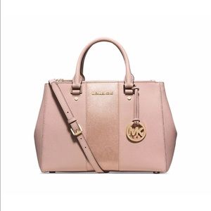 Looking for these large MK bags