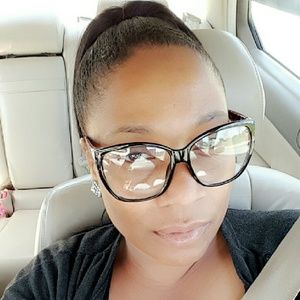 Meet your Posher, Amina