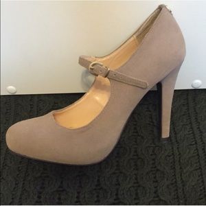 Tan Guess heels