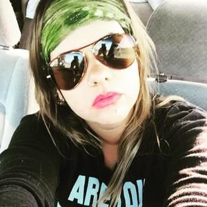 Meet your Posher, Aline