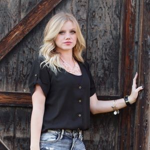 Meet your Posher, Elise