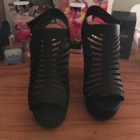 Heels - Picture 2 of 4