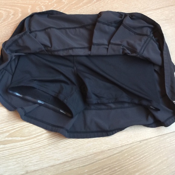 Open to trades for lulu Lululemon skirt size 8 - Picture 4 of 4