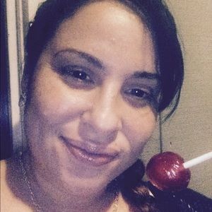 Meet your Posher, Damaris