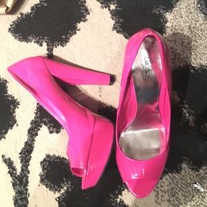Hot Pink Pumps 😍