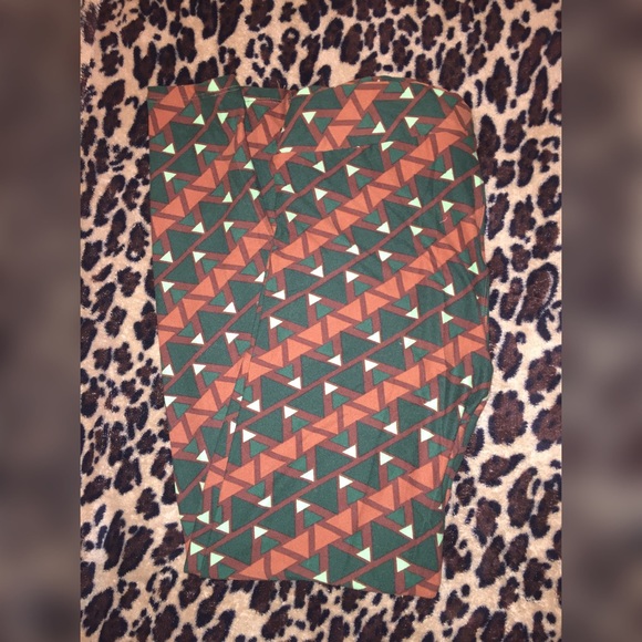 EUC LulaRoe Tall & Curvy Leggings
