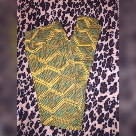 EUC LulaRoe Tall & Curvy Leggings
