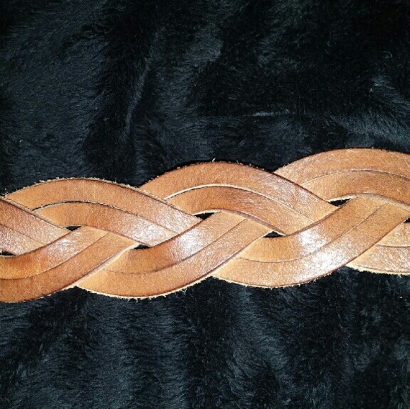 Braided Flower Buckled Belt - Picture 2 of 3