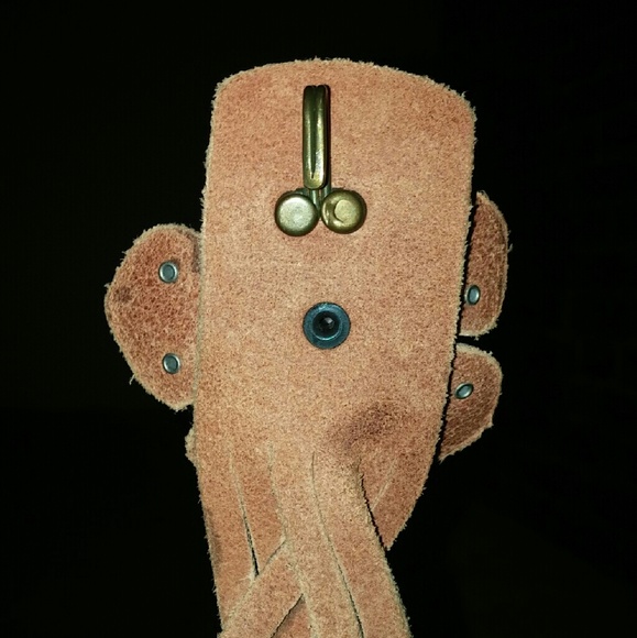 Braided Flower Buckled Belt - Picture 3 of 3