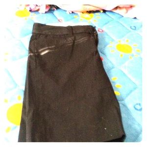 Size 6 Black  gap stretch shorts