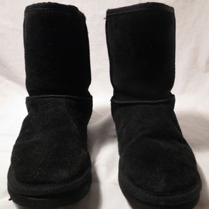 Black ugg boots short and soft!! Size 8