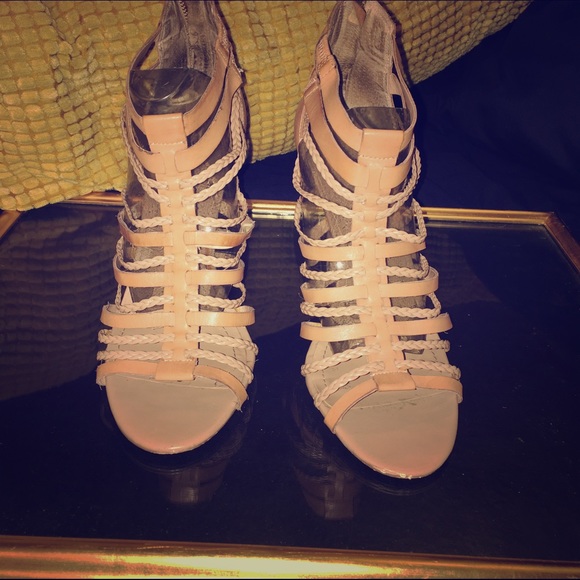 BCBG :: Gladiator pump