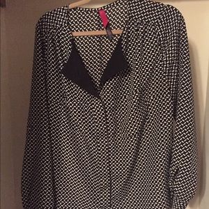 Nice black/white silky top