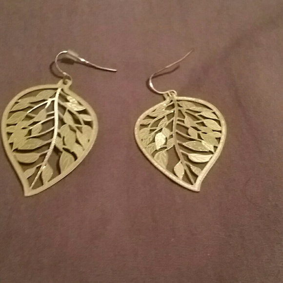 Leaf shaped earring