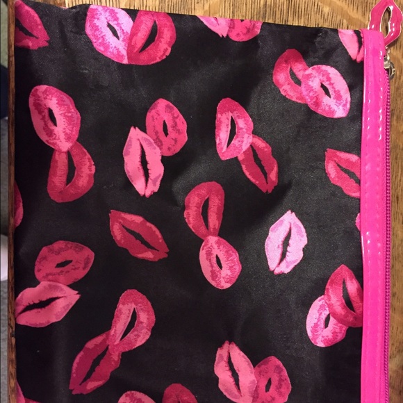 Lips make up bag