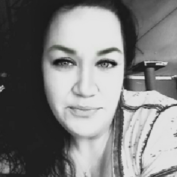 Meet your Posher, Jenetta - Picture 1 of 1