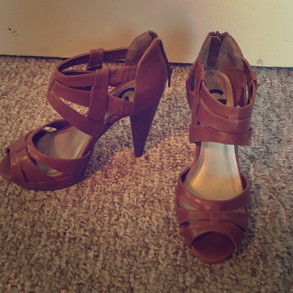 Guess heels👠