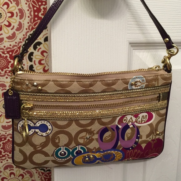 ❌Sold ❌Coach Wristlet!