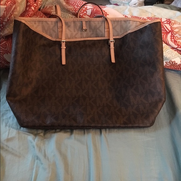 Brown Michael Kors jet setter bag large