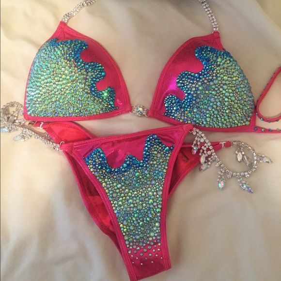 Competition bikini - Picture 2 of 4