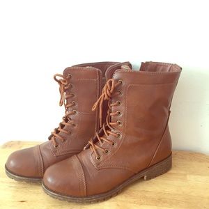 Chestnut brown military combat boot