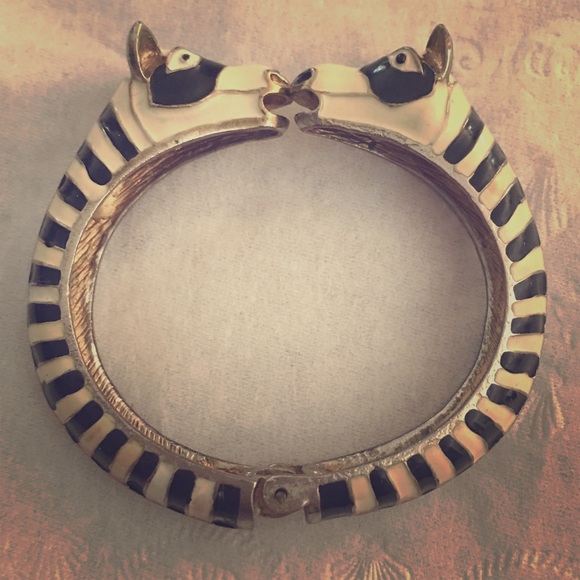 Hinge zebra bracelet!