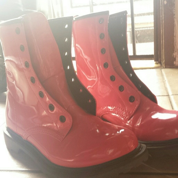 No Boundaries (New) Hot Pink boot