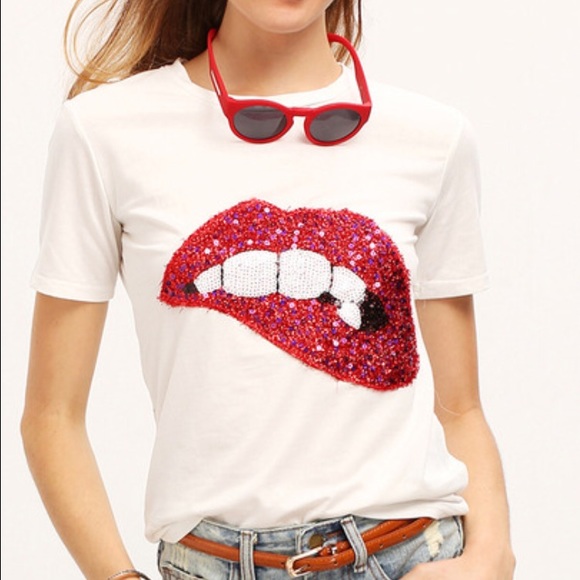 Tops - Sequined Lip Shirt 💋