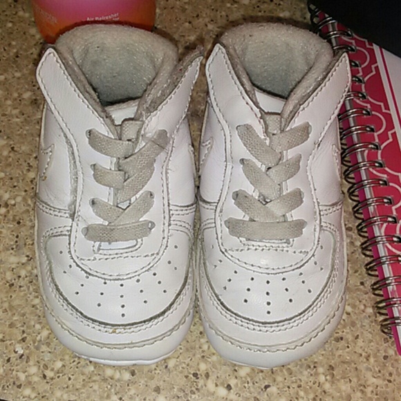 Baby Nike ups - Picture 1 of 3