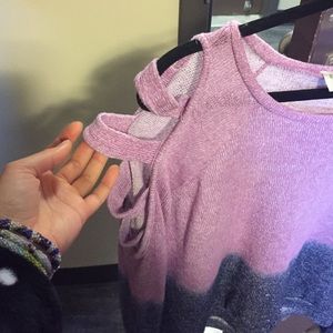 Dip die open shoulder sweater