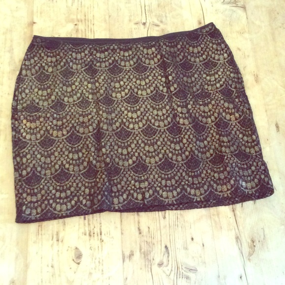 Black and gold mini