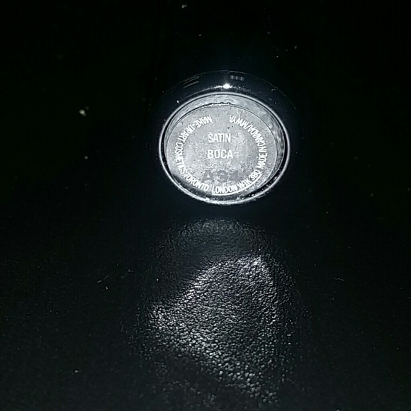 Mac LE Boca lipstick - Picture 2 of 2