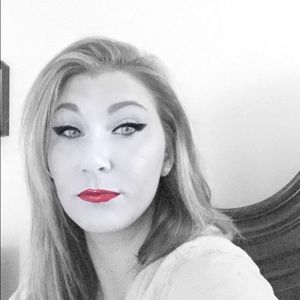 Meet your Posher, Cassandra