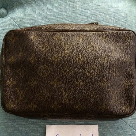 😭 SOLD! LV Trousse 23