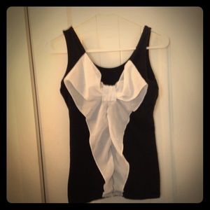 Beautiful bow back tank🌸