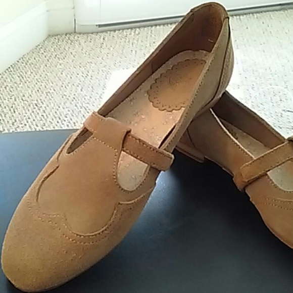 NEW! Wolverine 1000 mile "Lois" flat (tan)