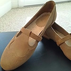 NEW! Wolverine 1000 mile "Lois" flat (tan)