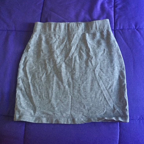 Gray stretchy mini skirt