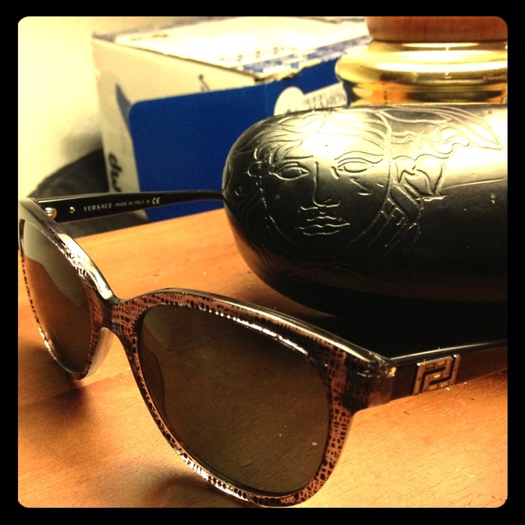 AUTHENTIC VERSACE sunglasses with Medusa head case - Picture 1 of 4