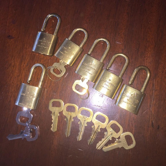 💯% Authentic Louis Vuitton Padlock and Keys!